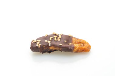 Güneş ışığı, muzlu çikolatayı kurutur ya da muz soslu çikolatayı beyaz arka planda izole eder.