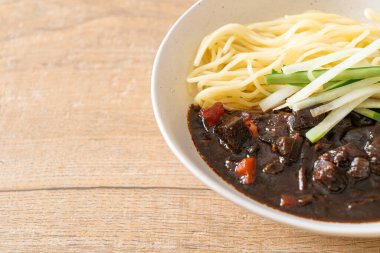 Jajangmyeon ya da JJajangmyeon, Kore Gıda Stili olan Kore eriştesidir.