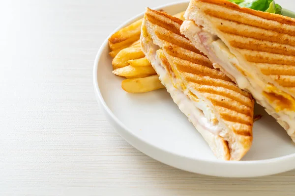 Ostsmörgås Med Ägg Och Pommes Frites — Stockfoto