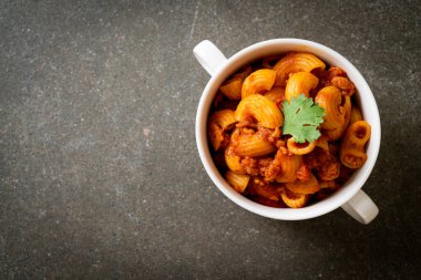 Domates soslu makarna ve kıymalı domuz eti, Amerikan usulü pirzola, Amerikan usulü gulaş.