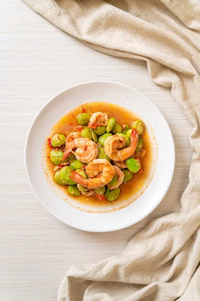 Karışık Kızarmış Fasulye ve Karides Tayland usulü