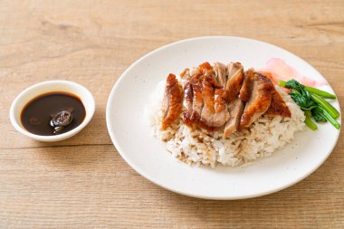 Pirinçli ızgara ördek.