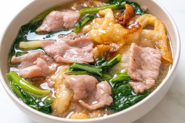 Soslu erişte, Asya usulü.