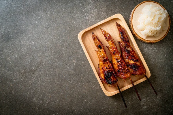 Gegrilde Barbecue Kippenvleugels Spiesje Met Plakkerige Rijst — Stockfoto