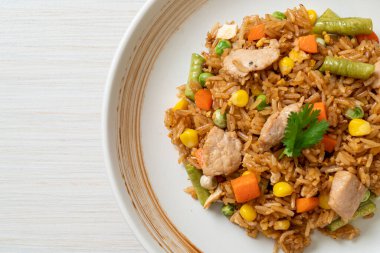 Domuz eti ve sebzeli pilav.