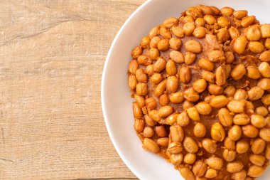 Thai Fıstık Kurabiyeleri tabakta