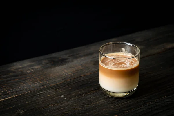 Szklanka Kawy Latte Kawa Mlekiem Tle Drewna — Zdjęcie stockowe
