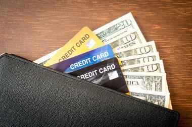 Para ve kredi kartlı cüzdan - Ekonomi ve finans kavramı