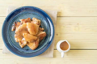 Hindistan cevizi soslu ızgara muz.