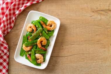 Karidesli Kızarmış Yeşil Bezelye Ev Yapımı Yemek Stili