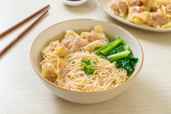 Fideos Huevo Con Sopa Wonton Cerdo Albóndigas Cerdo Sopa Verdura —  Fotos de Stock