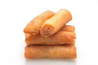 Kızarmış börek beyaz arkaplanda izole edilmiş.