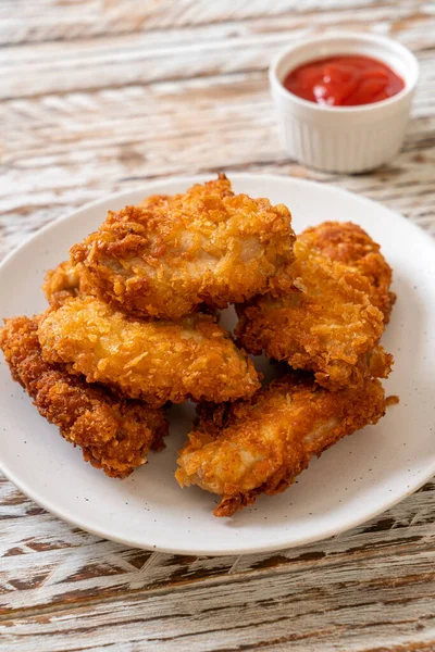 Skrzydełka Kurczaka Smażone Ketchupem Niezdrowe Jedzenie — Zdjęcie stockowe