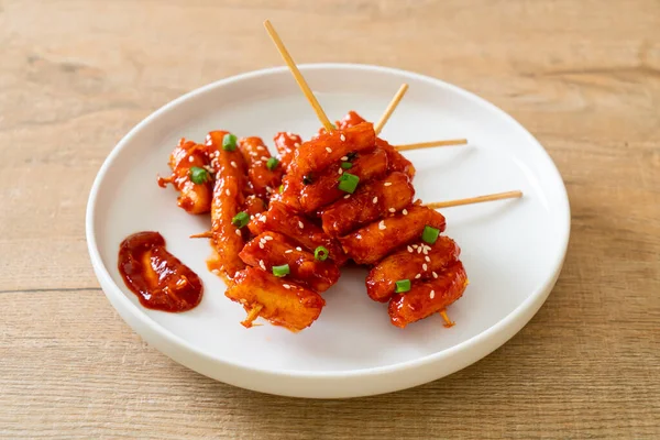 Pastel Arroz Coreano Frito Tteokbokki Pinchado Con Salsa Picante Estilo — Foto de Stock