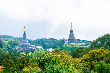 Tayland, Chiang Mai 'de bulutlu gökyüzü olan Doi Inthanon Milli Parkı' ndaki tarihi mekan..
