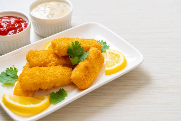 Gebratene Fischstäbchen Oder Pommes Frites Fisch Mit Sauce — Stockfoto