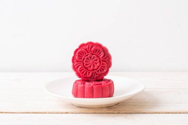 Ay pastası Sonbahar Festivali için kırmızı kadife aromalı