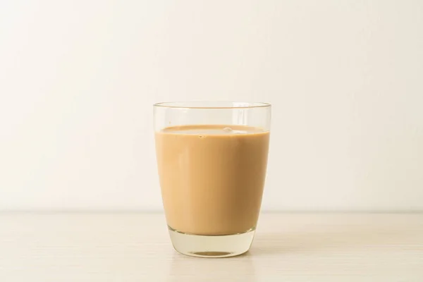 Kaffe Latte Glas Med Redo Att Dricka Kaffe Flaskor Bordet — Stockfoto