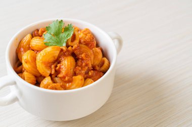 Domates soslu makarna ve kıymalı domuz eti, Amerikan usulü pirzola, Amerikan usulü gulaş.