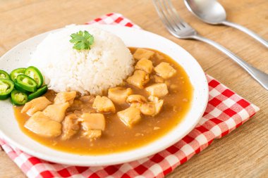 Kahverengi soslu tavuk mu yoksa pirinç soslu sos mu? Asya tarzı.