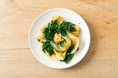 bebek Çin lahanası istiridye soslu ve sarımsaklı - Asya yemeği tarzı