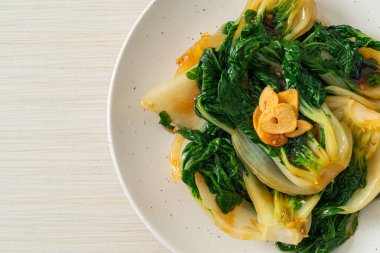 bebek Çin lahanası istiridye soslu ve sarımsaklı - Asya yemeği tarzı