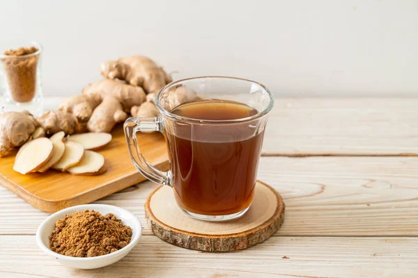 Varmt Och Sött Ingefära Juice Glas Med Ingefära Rötter Friska — Stockfoto