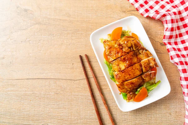 Teppanyaki Teriyaki Chicken Steak Mit Kohl Und Karotte — Stockfoto