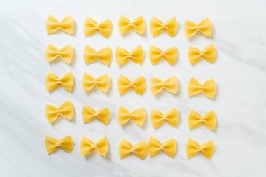 Fotokopi alanı ile kurutulmamış farfalle makarna