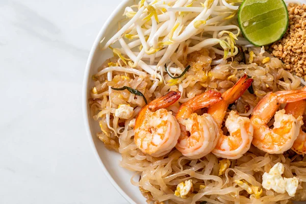 Fideos Fritos Con Camarones Brotes Pad Thai Estilo Comida Asiática — Foto de Stock