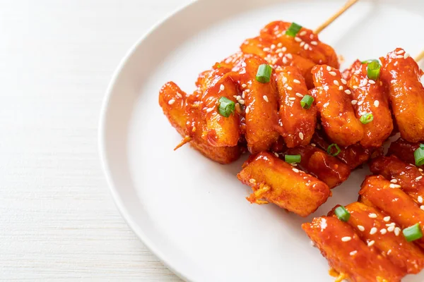 Pastel Arroz Coreano Frito Tteokbokki Pinchado Con Salsa Picante Estilo — Foto de Stock