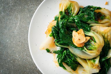 bebek Çin lahanası istiridye soslu ve sarımsaklı - Asya yemeği tarzı