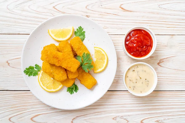 Gebratene Fischstäbchen Oder Pommes Frites Fisch Mit Sauce — Stockfoto