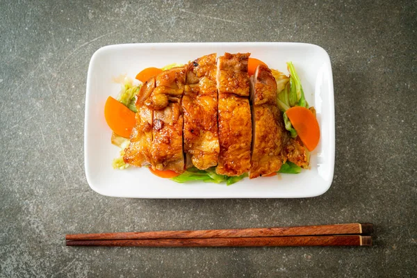 Teppanyaki Teriyaki Chicken Steak Mit Kohl Und Karotte — Stockfoto