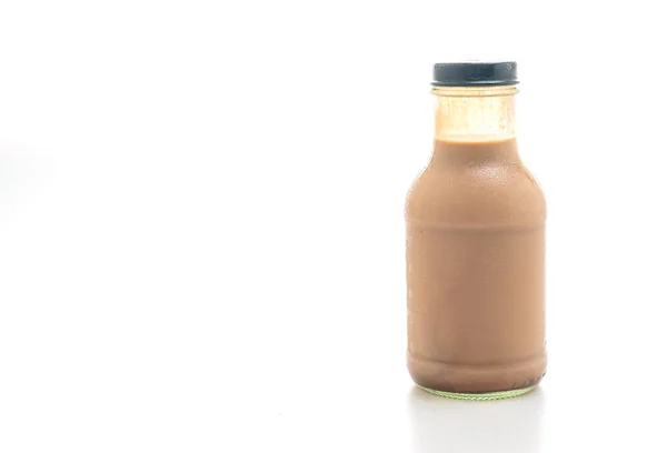 白い背景に隔離されたガラス瓶の中のチョコレートミルク — ストック写真