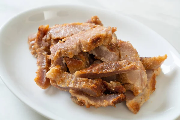 Kulit Babi Panggang Atau Daging Babi Rebus Dengan Saus Pedas — Stok Foto