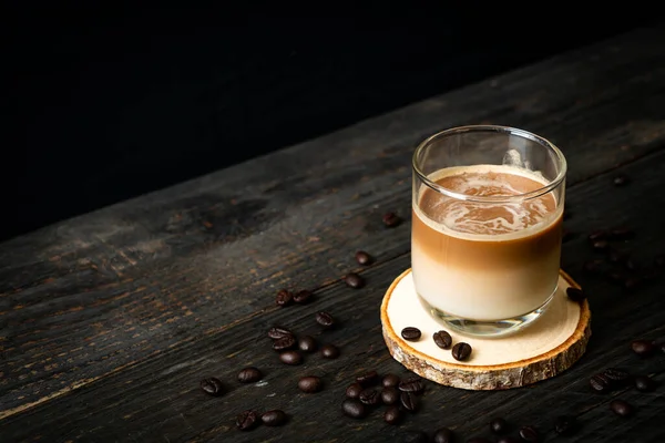 Glas Latte Coffee Kaffee Mit Milch Auf Holz Hintergrund — Stockfoto