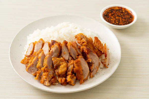 Cerdo Frito Cubierto Arroz Con Salsa Picante — Foto de Stock