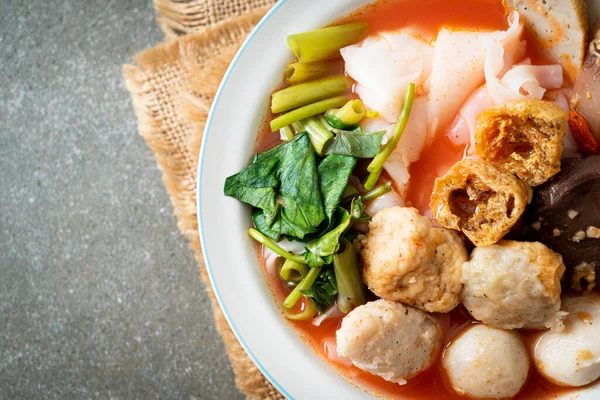 Fideos Con Albóndigas Sopa Rosa Fideos Yen Four Estilo Asiático — Foto de Stock