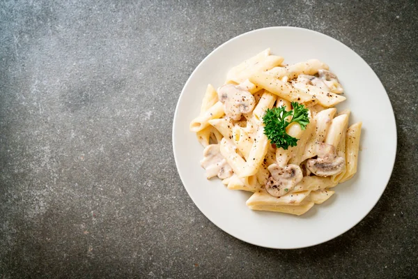 Penne Pasta Carbonara Salsa Crema Con Champiñones Estilo Comida Italiana — Foto de Stock