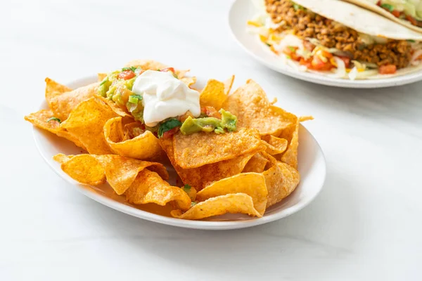 Tortillas Nachos Mexicanos Con Jalapeño Guacamole Salsa Tomates Dip — Foto de Stock