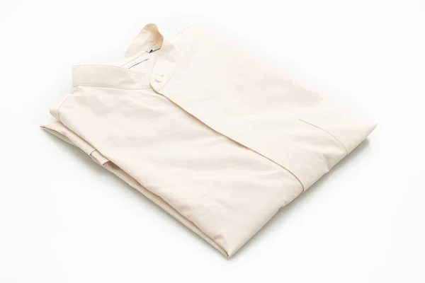 在白色背景上孤立的米色衬衫褶皱 — 图库照片