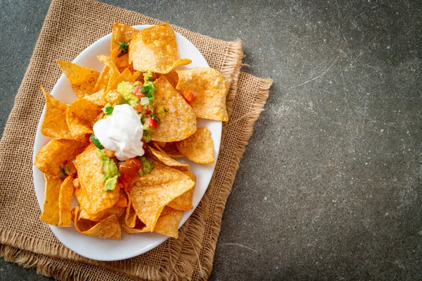 Tortillas Nachos Mexicanos Con Jalapeño Guacamole Salsa Tomates Dip —  Fotos de Stock