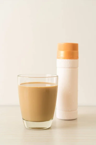 Gelas Kopi Latte Dengan Siap Untuk Minum Botol Kopi Atas — Stok Foto