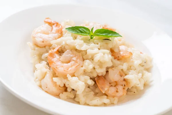 Risoto Italiano Com Camarões Placa Branca — Fotografia de Stock