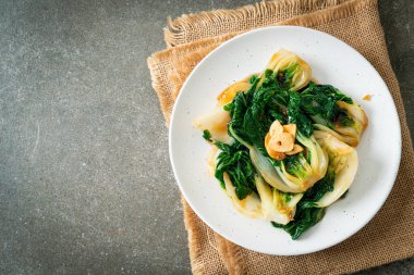 bebek Çin lahanası istiridye soslu ve sarımsaklı - Asya yemeği tarzı
