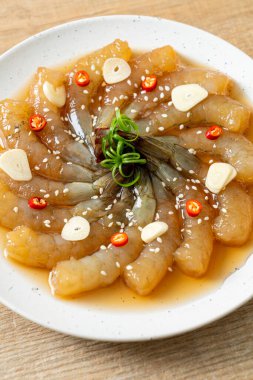 Kore usulü karides turşusu ya da Kore Soya soslu karides Asya usulü