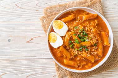 Korean instant noodle and Tteokbokki in Korean spicy sauce, Rabokki - Korean food style clipart