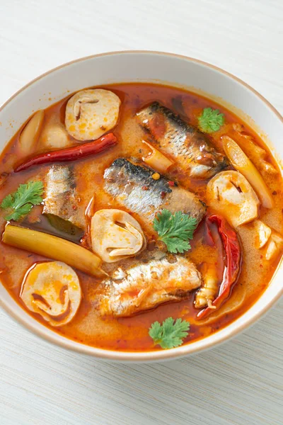 ユム缶サバスパイシーなスープ Asian Food Style — ストック写真