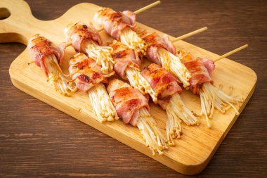 Pastırmalı Altın İğne Mantar Şişleri